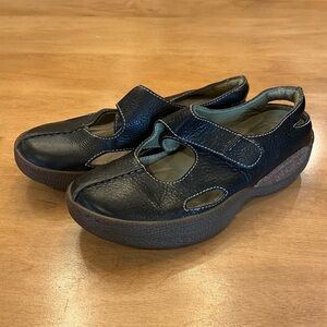 Leather walking mary-jane’s by Rogue